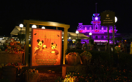 Mickey's Not So Scary Halloween Party-Entrance-Yellow Shoe Travel